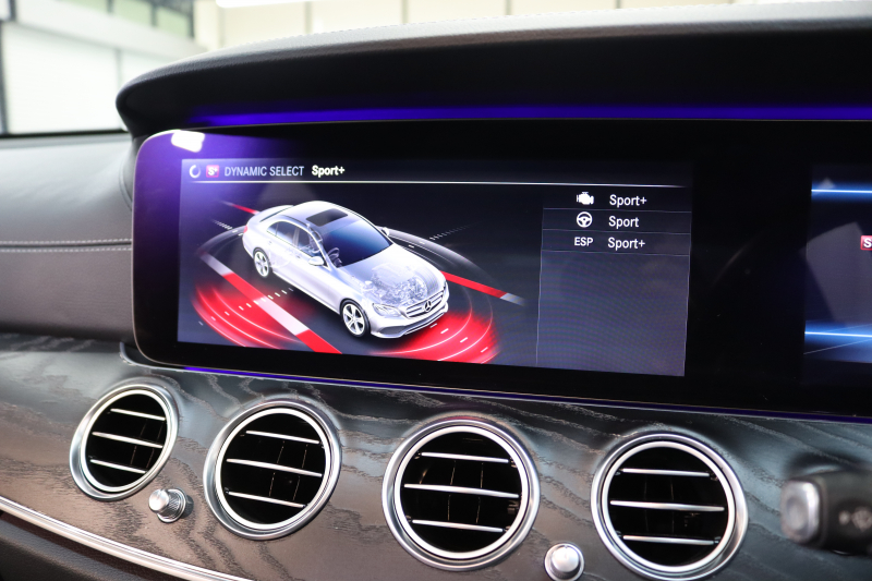 メルセデスベンツ Eクラス E220d AVG AMGﾗｲﾝ ﾚｰﾀﾞｰｾｰﾌﾃｨPKG　中期 NEWｽﾃｱﾘﾝｸﾞ MEｺﾈｸﾄ ｷｰﾚｽｺﾞｰ 黒本革 ｼｰﾄﾋｰﾀｰ ﾊﾟﾉﾗﾏSR  HDDﾅﾋﾞTV ｽﾏﾎ連携  360ｶﾒﾗ PTS LEDﾗｲﾄ  AMGｴｱﾛ&19AW ﾀﾞｲﾅﾐｯｸｾﾚｸﾄ 9AT　2年保証