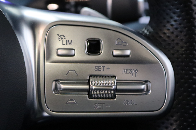 メルセデスベンツ Eクラス E220d AVG AMGﾗｲﾝ ﾚｰﾀﾞｰｾｰﾌﾃｨPKG　中期 NEWｽﾃｱﾘﾝｸﾞ MEｺﾈｸﾄ ｷｰﾚｽｺﾞｰ 黒本革 ｼｰﾄﾋｰﾀｰ ﾊﾟﾉﾗﾏSR  HDDﾅﾋﾞTV ｽﾏﾎ連携  360ｶﾒﾗ PTS LEDﾗｲﾄ  AMGｴｱﾛ&19AW ﾀﾞｲﾅﾐｯｸｾﾚｸﾄ 9AT　2年保証