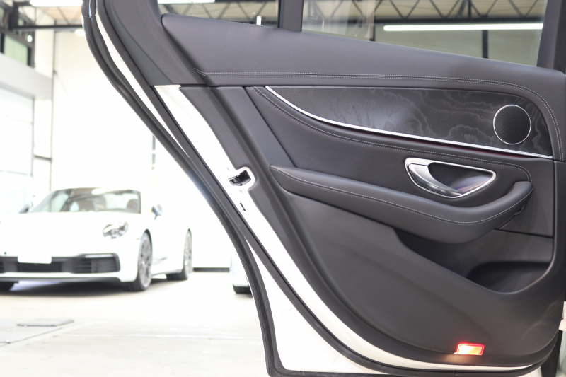 メルセデスベンツ Eクラス E220d AVG AMGﾗｲﾝ ﾚｰﾀﾞｰｾｰﾌﾃｨPKG　中期 NEWｽﾃｱﾘﾝｸﾞ MEｺﾈｸﾄ ｷｰﾚｽｺﾞｰ 黒本革 ｼｰﾄﾋｰﾀｰ ﾊﾟﾉﾗﾏSR  HDDﾅﾋﾞTV ｽﾏﾎ連携  360ｶﾒﾗ PTS LEDﾗｲﾄ  AMGｴｱﾛ&19AW ﾀﾞｲﾅﾐｯｸｾﾚｸﾄ 9AT　2年保証