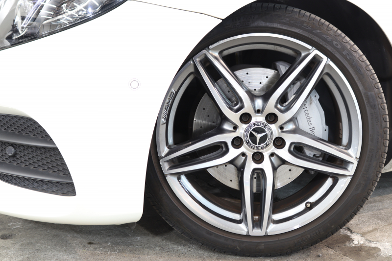 メルセデスベンツ Eクラス E220d AVG AMGﾗｲﾝ ﾚｰﾀﾞｰｾｰﾌﾃｨPKG　中期 NEWｽﾃｱﾘﾝｸﾞ MEｺﾈｸﾄ ｷｰﾚｽｺﾞｰ 黒本革 ｼｰﾄﾋｰﾀｰ ﾊﾟﾉﾗﾏSR  HDDﾅﾋﾞTV ｽﾏﾎ連携  360ｶﾒﾗ PTS LEDﾗｲﾄ  AMGｴｱﾛ&19AW ﾀﾞｲﾅﾐｯｸｾﾚｸﾄ 9AT　2年保証