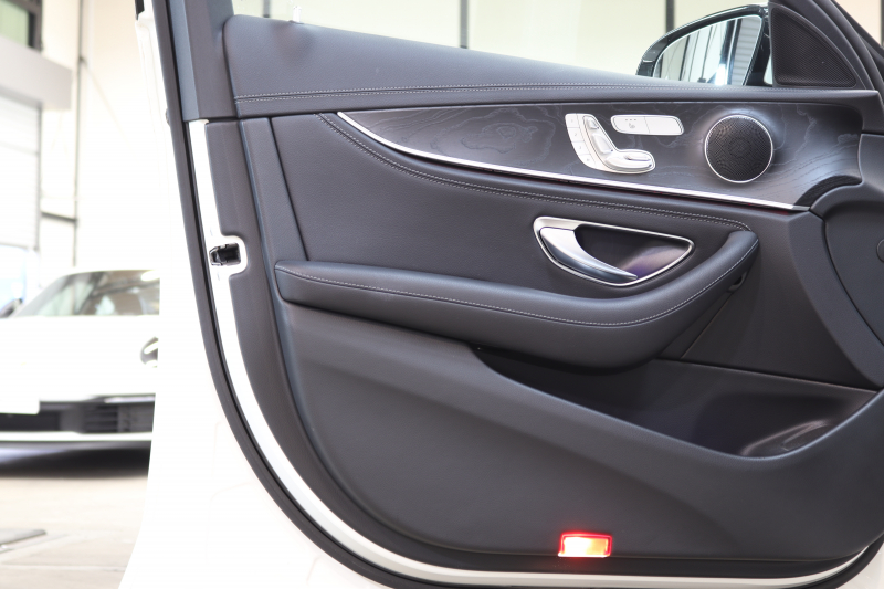 メルセデスベンツ Eクラス E220d AVG AMGﾗｲﾝ ﾚｰﾀﾞｰｾｰﾌﾃｨPKG　中期 NEWｽﾃｱﾘﾝｸﾞ MEｺﾈｸﾄ ｷｰﾚｽｺﾞｰ 黒本革 ｼｰﾄﾋｰﾀｰ ﾊﾟﾉﾗﾏSR  HDDﾅﾋﾞTV ｽﾏﾎ連携  360ｶﾒﾗ PTS LEDﾗｲﾄ  AMGｴｱﾛ&19AW ﾀﾞｲﾅﾐｯｸｾﾚｸﾄ 9AT　2年保証