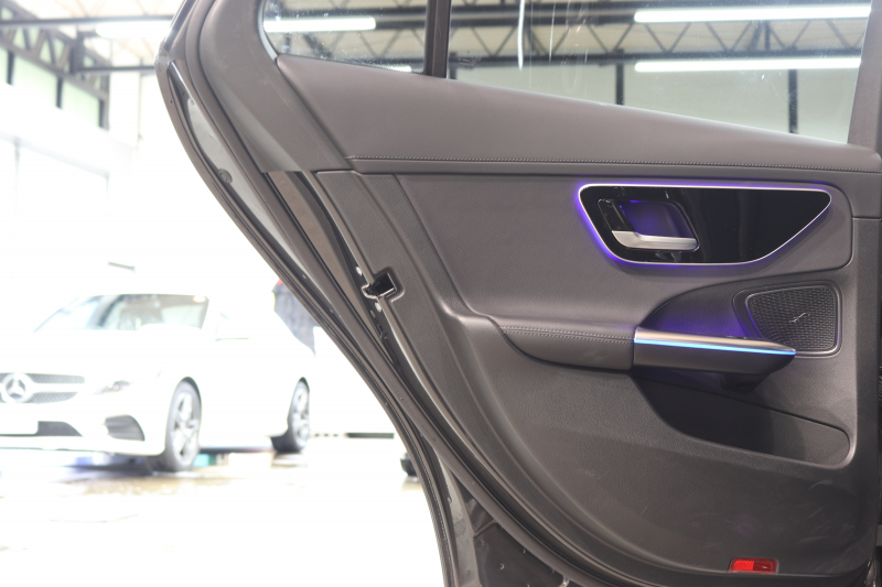 メルセデスベンツ Cクラス C200 ｽﾃｰｼｮﾝﾜｺﾞﾝ AVG AMGﾗｲﾝ ﾚｻﾞｰｴｸｽｸﾙｰｼﾌﾞ&ﾍﾞｰｼｯｸ&ﾚｰﾀﾞｰｾｰﾌﾃｨPKG　1ｵｰﾅｰ ISG搭載 MEｺﾈｸﾄ ｷｰﾚｽｺﾞｰ 黒本革 ﾊﾟﾉﾗﾏSR HUD MBUXﾅﾋﾞ&ARﾅﾋﾞTV ｽﾏﾎ連携 360ｶﾒﾗ PTS LEDﾗｲﾄ 自動ﾃｰﾙｹﾞｰﾄ 9AT 希少色　2年保証付【期間限定在庫】