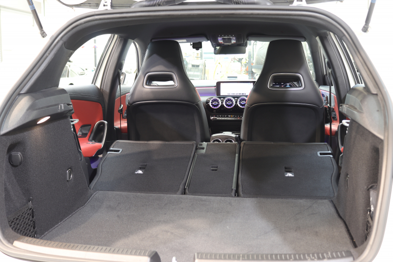 メルセデスベンツ Aクラス A180ｽﾀｲﾙ AMGﾗｲﾝ AMGﾚｻﾞｰｴｸｽｸﾙｰｼﾌﾞ&ﾚｰﾀﾞｰｾｰﾌﾃｨPKG　MEｺﾈｸﾄ ｷｰﾚｽｺﾞｰ 赤/黒本革 ｼｰﾄﾋｰﾀｰ MBUXﾅﾋﾞTV BT音楽 Bｶﾒﾗ PTS LEDﾗｲﾄ AMGｴｱﾛ&18AW ﾜｲﾔﾚｽ充電　2年保証【期間限定在庫】