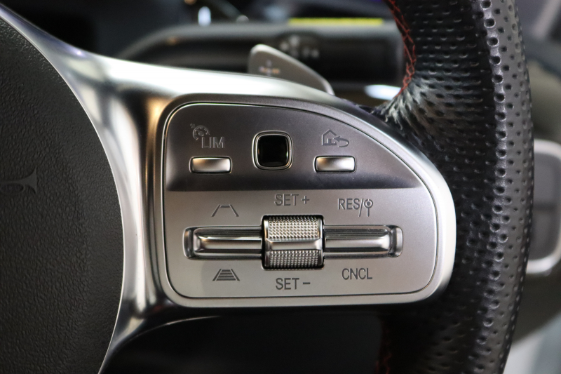 メルセデスベンツ Aクラス A180ｽﾀｲﾙ AMGﾗｲﾝ AMGﾚｻﾞｰｴｸｽｸﾙｰｼﾌﾞ&ﾚｰﾀﾞｰｾｰﾌﾃｨPKG　MEｺﾈｸﾄ ｷｰﾚｽｺﾞｰ 赤/黒本革 ｼｰﾄﾋｰﾀｰ MBUXﾅﾋﾞTV BT音楽 Bｶﾒﾗ PTS LEDﾗｲﾄ AMGｴｱﾛ&18AW ﾜｲﾔﾚｽ充電　2年保証【期間限定在庫】