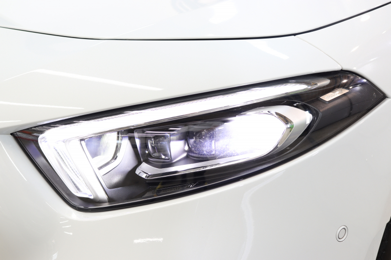 メルセデスベンツ Aクラス A180ｽﾀｲﾙ AMGﾗｲﾝ AMGﾚｻﾞｰｴｸｽｸﾙｰｼﾌﾞ&ﾚｰﾀﾞｰｾｰﾌﾃｨPKG　MEｺﾈｸﾄ ｷｰﾚｽｺﾞｰ 赤/黒本革 ｼｰﾄﾋｰﾀｰ MBUXﾅﾋﾞTV BT音楽 Bｶﾒﾗ PTS LEDﾗｲﾄ AMGｴｱﾛ&18AW ﾜｲﾔﾚｽ充電　2年保証【期間限定在庫】