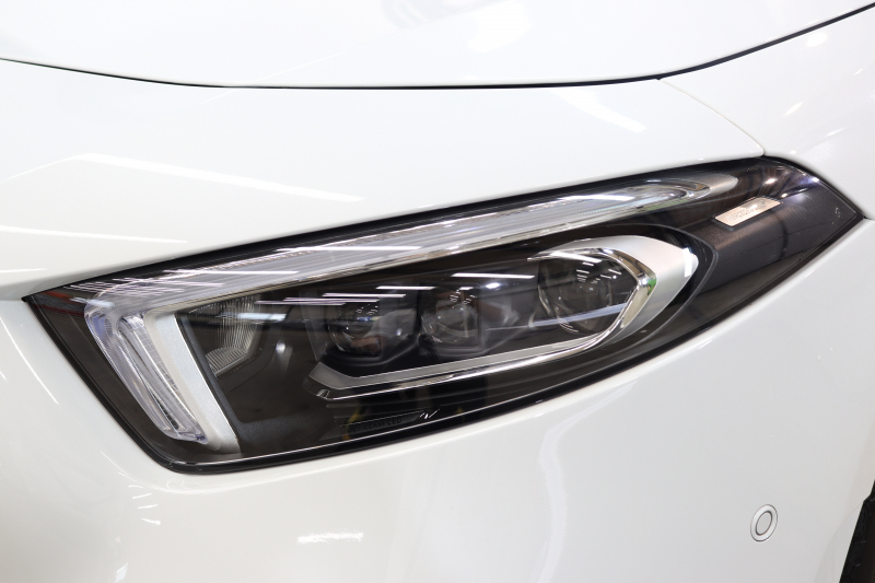 メルセデスベンツ Aクラス A180ｽﾀｲﾙ AMGﾗｲﾝ AMGﾚｻﾞｰｴｸｽｸﾙｰｼﾌﾞ&ﾚｰﾀﾞｰｾｰﾌﾃｨPKG　MEｺﾈｸﾄ ｷｰﾚｽｺﾞｰ 赤/黒本革 ｼｰﾄﾋｰﾀｰ MBUXﾅﾋﾞTV BT音楽 Bｶﾒﾗ PTS LEDﾗｲﾄ AMGｴｱﾛ&18AW ﾜｲﾔﾚｽ充電　2年保証【期間限定在庫】