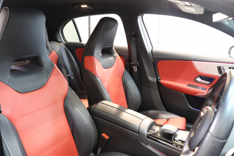 メルセデスベンツ Aクラス A180ｽﾀｲﾙ AMGﾗｲﾝ AMGﾚｻﾞｰｴｸｽｸﾙｰｼﾌﾞ&ﾚｰﾀﾞｰｾｰﾌﾃｨPKG　MEｺﾈｸﾄ ｷｰﾚｽｺﾞｰ 赤/黒本革 ｼｰﾄﾋｰﾀｰ MBUXﾅﾋﾞTV BT音楽 Bｶﾒﾗ PTS LEDﾗｲﾄ AMGｴｱﾛ&18AW ﾜｲﾔﾚｽ充電　2年保証【期間限定在庫】