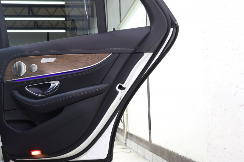 メルセデスベンツ Eクラス E450ｽﾃｰｼｮﾝﾜｺﾞﾝ 4MATIC ｴｸｽｸﾙｰｼﾌﾞ ｴｸｽｸﾙｰｼﾌﾞ&ﾚｰﾀﾞｰｾｰﾌﾃｨPKG　ISG搭載 後期 MEｺﾈｸﾄ ｷｰﾚｽｺﾞｰ 黒本革 ﾍﾞﾝﾁﾚｰﾀｰ ﾊﾟﾉﾗﾏSR ﾍｯﾄﾞｱｯﾌﾟD MBUX/ARﾅﾋﾞTV ｽﾏﾎ連携 ﾌﾞﾙﾒｽﾀｰ 360ｶﾒﾗ PTS 自動Rｹﾞｰﾄ ｴｱｻｽ 9AT　2年保証【期間限定在庫】