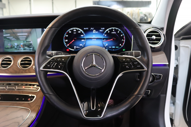 メルセデスベンツ Eクラス E450ｽﾃｰｼｮﾝﾜｺﾞﾝ 4MATIC ｴｸｽｸﾙｰｼﾌﾞ ｴｸｽｸﾙｰｼﾌﾞ&ﾚｰﾀﾞｰｾｰﾌﾃｨPKG　ISG搭載 後期 MEｺﾈｸﾄ ｷｰﾚｽｺﾞｰ 黒本革 ﾍﾞﾝﾁﾚｰﾀｰ ﾊﾟﾉﾗﾏSR ﾍｯﾄﾞｱｯﾌﾟD MBUX/ARﾅﾋﾞTV ｽﾏﾎ連携 ﾌﾞﾙﾒｽﾀｰ 360ｶﾒﾗ PTS 自動Rｹﾞｰﾄ ｴｱｻｽ 9AT　2年保証【期間限定在庫】