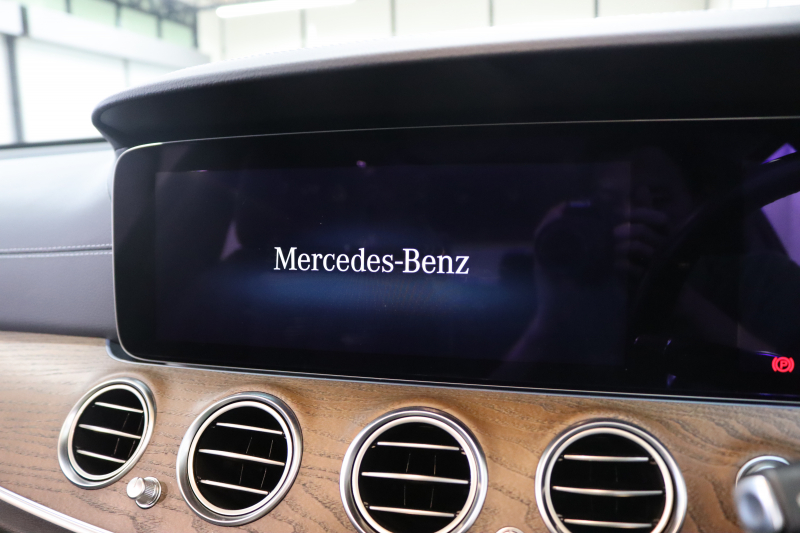 メルセデスベンツ Eクラス E450ｽﾃｰｼｮﾝﾜｺﾞﾝ 4MATIC ｴｸｽｸﾙｰｼﾌﾞ ｴｸｽｸﾙｰｼﾌﾞ&ﾚｰﾀﾞｰｾｰﾌﾃｨPKG　ISG搭載 後期 MEｺﾈｸﾄ ｷｰﾚｽｺﾞｰ 黒本革 ﾍﾞﾝﾁﾚｰﾀｰ ﾊﾟﾉﾗﾏSR ﾍｯﾄﾞｱｯﾌﾟD MBUX/ARﾅﾋﾞTV ｽﾏﾎ連携 ﾌﾞﾙﾒｽﾀｰ 360ｶﾒﾗ PTS 自動Rｹﾞｰﾄ ｴｱｻｽ 9AT　2年保証【期間限定在庫】