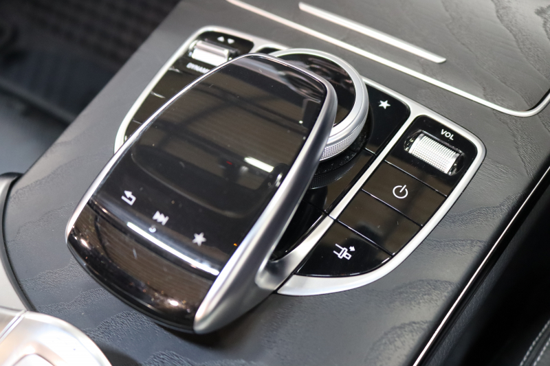 メルセデスベンツ Cクラス C180ｶﾌﾞﾘｵﾚ ｽﾎﾟｰﾂ ﾚｻﾞｰｴｸｽｸﾙｰｼﾌﾞ&ﾚｰﾀﾞｰｾｰﾌﾃｨPKG　ｷｰﾚｽｺﾞｰ 黒本革 赤幌 HDDﾅﾋﾞTV&ｷｬﾝｾﾗｰ  BT音楽 ﾊﾞｯｸｶﾒﾗ PTS DSRC LEDﾗｲﾄ AMGｴｱﾛ&19AW  ﾀﾞｲﾅﾐｯｸｾﾚｸﾄ 9AT　2年保証【期間限定在庫】