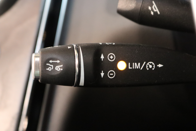 メルセデスベンツ Cクラス C180ｶﾌﾞﾘｵﾚ ｽﾎﾟｰﾂ ﾚｻﾞｰｴｸｽｸﾙｰｼﾌﾞ&ﾚｰﾀﾞｰｾｰﾌﾃｨPKG　ｷｰﾚｽｺﾞｰ 黒本革 赤幌 HDDﾅﾋﾞTV&ｷｬﾝｾﾗｰ  BT音楽 ﾊﾞｯｸｶﾒﾗ PTS DSRC LEDﾗｲﾄ AMGｴｱﾛ&19AW  ﾀﾞｲﾅﾐｯｸｾﾚｸﾄ 9AT　2年保証【期間限定在庫】