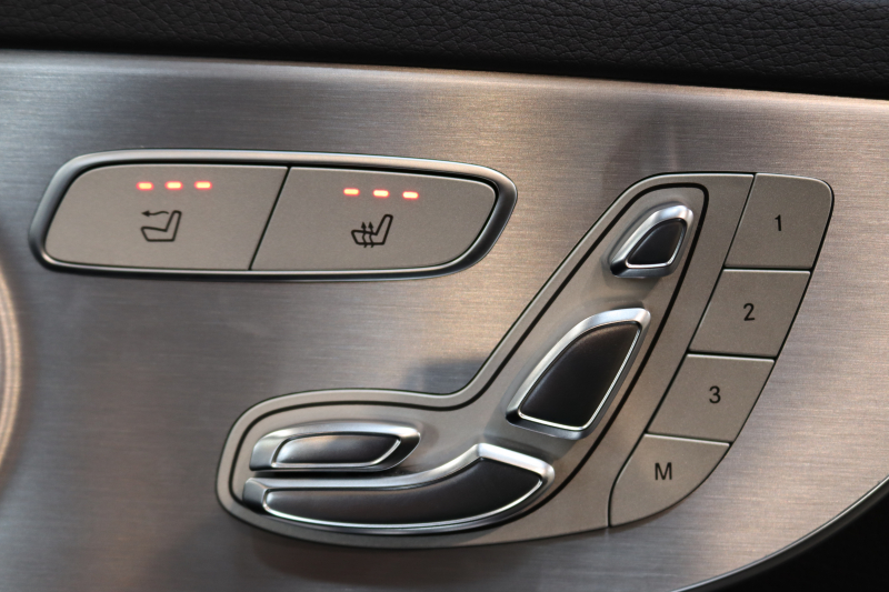 メルセデスベンツ Cクラス C180ｶﾌﾞﾘｵﾚ ｽﾎﾟｰﾂ ﾚｻﾞｰｴｸｽｸﾙｰｼﾌﾞ&ﾚｰﾀﾞｰｾｰﾌﾃｨPKG　ｷｰﾚｽｺﾞｰ 黒本革 赤幌 HDDﾅﾋﾞTV&ｷｬﾝｾﾗｰ  BT音楽 ﾊﾞｯｸｶﾒﾗ PTS DSRC LEDﾗｲﾄ AMGｴｱﾛ&19AW  ﾀﾞｲﾅﾐｯｸｾﾚｸﾄ 9AT　2年保証【期間限定在庫】