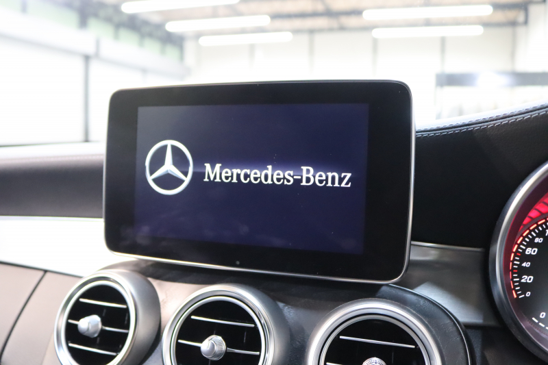 メルセデスベンツ Cクラス C180ｶﾌﾞﾘｵﾚ ｽﾎﾟｰﾂ ﾚｻﾞｰｴｸｽｸﾙｰｼﾌﾞ&ﾚｰﾀﾞｰｾｰﾌﾃｨPKG　ｷｰﾚｽｺﾞｰ 黒本革 赤幌 HDDﾅﾋﾞTV&ｷｬﾝｾﾗｰ  BT音楽 ﾊﾞｯｸｶﾒﾗ PTS DSRC LEDﾗｲﾄ AMGｴｱﾛ&19AW  ﾀﾞｲﾅﾐｯｸｾﾚｸﾄ 9AT　2年保証【期間限定在庫】