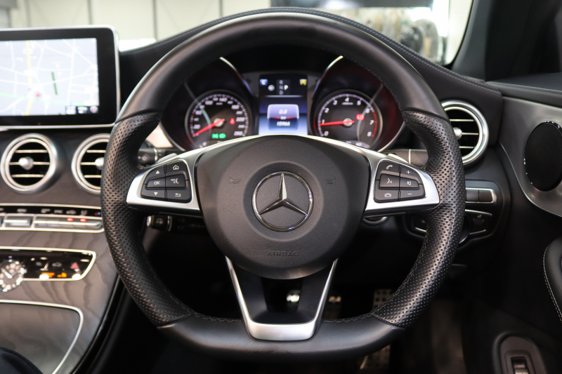 メルセデスベンツ Cクラス C180ｶﾌﾞﾘｵﾚ ｽﾎﾟｰﾂ ﾚｻﾞｰｴｸｽｸﾙｰｼﾌﾞ&ﾚｰﾀﾞｰｾｰﾌﾃｨPKG　ｷｰﾚｽｺﾞｰ 黒本革 赤幌 HDDﾅﾋﾞTV&ｷｬﾝｾﾗｰ  BT音楽 ﾊﾞｯｸｶﾒﾗ PTS DSRC LEDﾗｲﾄ AMGｴｱﾛ&19AW  ﾀﾞｲﾅﾐｯｸｾﾚｸﾄ 9AT　2年保証【期間限定在庫】