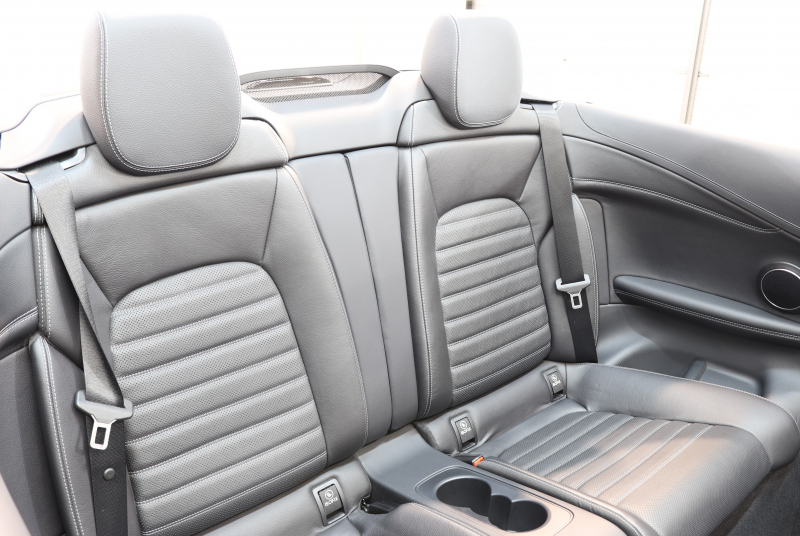 メルセデスベンツ Cクラス C180ｶﾌﾞﾘｵﾚ ｽﾎﾟｰﾂ ﾚｻﾞｰｴｸｽｸﾙｰｼﾌﾞ&ﾚｰﾀﾞｰｾｰﾌﾃｨPKG　ｷｰﾚｽｺﾞｰ 黒本革 赤幌 HDDﾅﾋﾞTV&ｷｬﾝｾﾗｰ  BT音楽 ﾊﾞｯｸｶﾒﾗ PTS DSRC LEDﾗｲﾄ AMGｴｱﾛ&19AW  ﾀﾞｲﾅﾐｯｸｾﾚｸﾄ 9AT　2年保証【期間限定在庫】