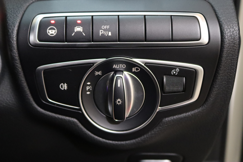 メルセデスベンツ Cクラス C220d AVG AMGﾗｲﾝ ﾚｰﾀﾞｰｾｰﾌﾃｨPKG　後期 MEｺﾈｸﾄ ｷｰﾚｽｺﾞｰ 黒革 HDDﾅﾋﾞTV ｽﾏﾎ連携 ﾊﾞｯｸｶﾒﾗ PTS LEDﾗｲﾄ AMGｴｱﾛ&18AW ﾀﾞｲﾅﾐｯｸS 9AT　2年保証