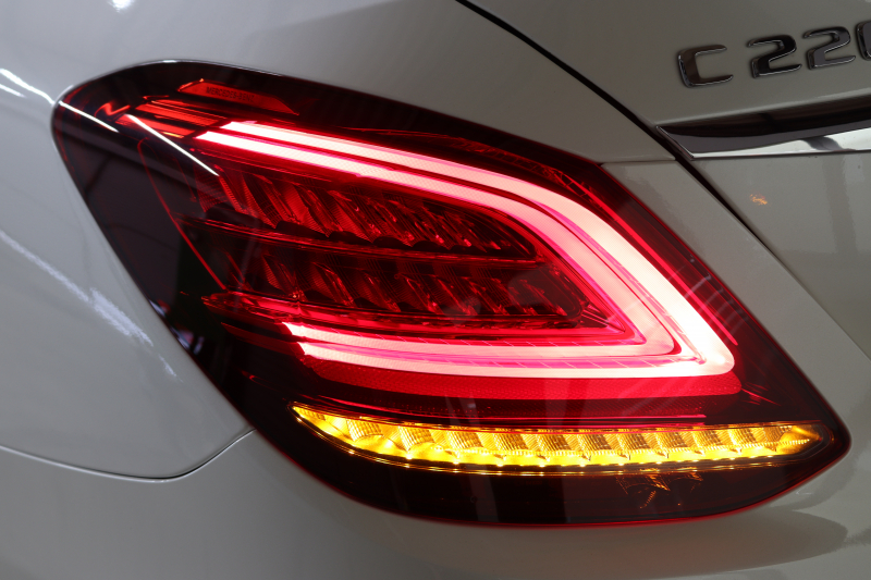 メルセデスベンツ Cクラス C220d AVG AMGﾗｲﾝ ﾚｰﾀﾞｰｾｰﾌﾃｨPKG　後期 MEｺﾈｸﾄ ｷｰﾚｽｺﾞｰ 黒革 HDDﾅﾋﾞTV ｽﾏﾎ連携 ﾊﾞｯｸｶﾒﾗ PTS LEDﾗｲﾄ AMGｴｱﾛ&18AW ﾀﾞｲﾅﾐｯｸS 9AT　2年保証