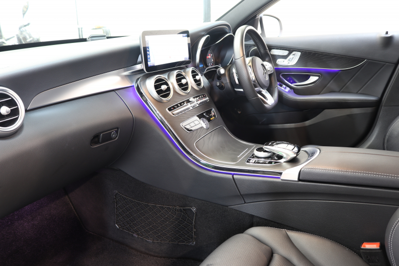 メルセデスベンツ Cクラス C220d AVG AMGﾗｲﾝ ﾚｰﾀﾞｰｾｰﾌﾃｨPKG　後期 MEｺﾈｸﾄ ｷｰﾚｽｺﾞｰ 黒革 HDDﾅﾋﾞTV ｽﾏﾎ連携 ﾊﾞｯｸｶﾒﾗ PTS LEDﾗｲﾄ AMGｴｱﾛ&18AW ﾀﾞｲﾅﾐｯｸS 9AT　2年保証