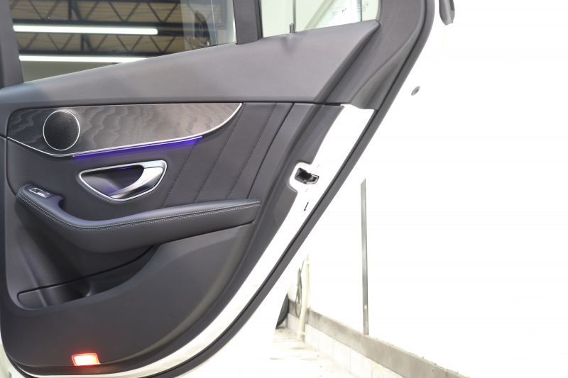 メルセデスベンツ Cクラス C220d AVG AMGﾗｲﾝ ﾚｰﾀﾞｰｾｰﾌﾃｨPKG　後期 MEｺﾈｸﾄ ｷｰﾚｽｺﾞｰ 黒革 HDDﾅﾋﾞTV ｽﾏﾎ連携 ﾊﾞｯｸｶﾒﾗ PTS LEDﾗｲﾄ AMGｴｱﾛ&18AW ﾀﾞｲﾅﾐｯｸS 9AT　2年保証