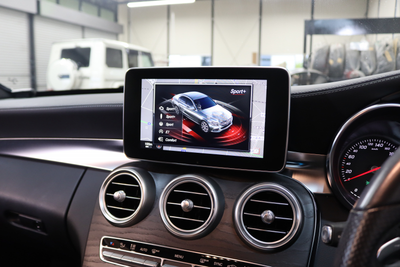 メルセデスベンツ Cクラス C200 AVG AMGﾗｲﾝ ﾚｰﾀﾞｰｾｰﾌﾃｨPKG　ｷｰﾚｽｺﾞｰ 黒革 ｼｰﾄﾋｰﾀｰ HDDﾅﾋﾞTV BT音楽 ﾊﾞｯｸｶﾒﾗ PTS LEDﾗｲﾄ AMGｴｱﾛ&18AW ﾀﾞｲﾅﾐｯｸｾﾚｸﾄ ｴｱｻｽ 　2年保証