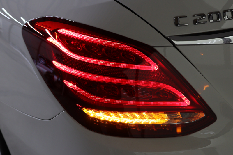 メルセデスベンツ Cクラス C200 AVG AMGﾗｲﾝ ﾚｰﾀﾞｰｾｰﾌﾃｨPKG　ｷｰﾚｽｺﾞｰ 黒革 ｼｰﾄﾋｰﾀｰ HDDﾅﾋﾞTV BT音楽 ﾊﾞｯｸｶﾒﾗ PTS LEDﾗｲﾄ AMGｴｱﾛ&18AW ﾀﾞｲﾅﾐｯｸｾﾚｸﾄ ｴｱｻｽ 　2年保証