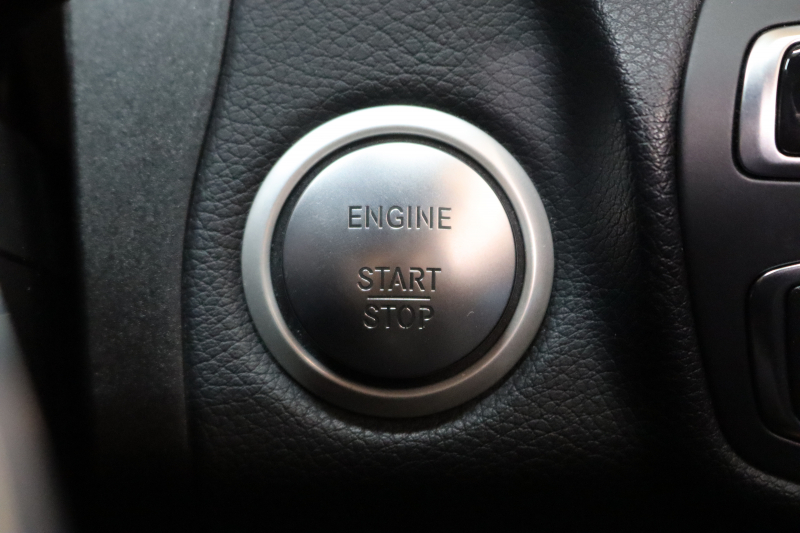 メルセデスベンツ Cクラス C200 AVG AMGﾗｲﾝ ﾚｰﾀﾞｰｾｰﾌﾃｨPKG　ｷｰﾚｽｺﾞｰ 黒革 ｼｰﾄﾋｰﾀｰ HDDﾅﾋﾞTV BT音楽 ﾊﾞｯｸｶﾒﾗ PTS LEDﾗｲﾄ AMGｴｱﾛ&18AW ﾀﾞｲﾅﾐｯｸｾﾚｸﾄ ｴｱｻｽ 　2年保証