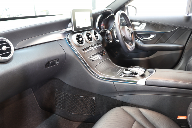 メルセデスベンツ Cクラス C200 AVG AMGﾗｲﾝ ﾚｰﾀﾞｰｾｰﾌﾃｨPKG　ｷｰﾚｽｺﾞｰ 黒革 ｼｰﾄﾋｰﾀｰ HDDﾅﾋﾞTV BT音楽 ﾊﾞｯｸｶﾒﾗ PTS LEDﾗｲﾄ AMGｴｱﾛ&18AW ﾀﾞｲﾅﾐｯｸｾﾚｸﾄ ｴｱｻｽ 　2年保証