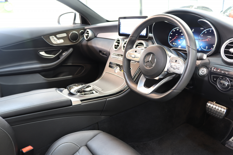 メルセデスベンツ Cクラス C180ｸｰﾍﾟ ｽﾎﾟｰﾂ ﾚｻﾞｰｴｸｽｸﾙｰｼﾌﾞ&ﾚｰﾀﾞｰｾｰﾌﾃｨPKG　後期 ｷｰﾚｽｺﾞｰ 黒本革 ﾊﾟﾉﾗﾏSR ﾍｯﾄﾞｱｯﾌﾟD HDDﾅﾋﾞTV ｽﾏﾎ連携 ﾊﾞｯｸｶﾒﾗ PTS LEDﾗｲﾄ AMGｴｱﾛ&19AW ﾀﾞｲﾅﾐｯｸS ｴｱｻｽ 9AT　2年保証