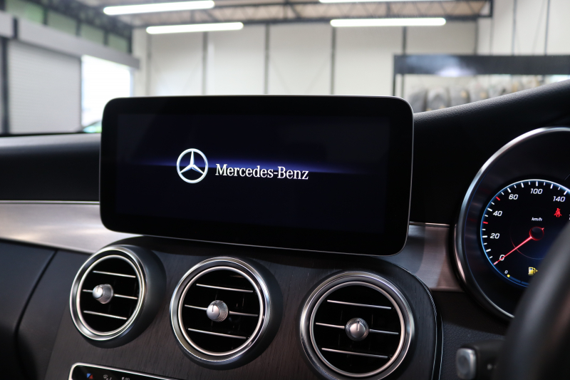 メルセデスベンツ Cクラス C180ｸｰﾍﾟ ｽﾎﾟｰﾂ ﾚｻﾞｰｴｸｽｸﾙｰｼﾌﾞ&ﾚｰﾀﾞｰｾｰﾌﾃｨPKG　後期 ｷｰﾚｽｺﾞｰ 黒本革 ﾊﾟﾉﾗﾏSR ﾍｯﾄﾞｱｯﾌﾟD HDDﾅﾋﾞTV ｽﾏﾎ連携 ﾊﾞｯｸｶﾒﾗ PTS LEDﾗｲﾄ AMGｴｱﾛ&19AW ﾀﾞｲﾅﾐｯｸS ｴｱｻｽ 9AT　2年保証