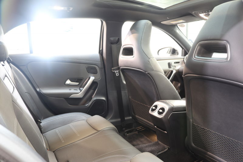 メルセデスベンツ Aクラス A180ｽﾀｲﾙ AMGﾗｲﾝ AMGﾚｻﾞｰｴｸｽｸﾙｰｼﾌﾞ&ｱﾄﾞﾊﾞﾝｽﾄﾞ&ﾚｰﾀﾞｰｾｰﾌﾃｨPKG　ｷｰﾚｽｺﾞｰ 灰/黒本革 ﾊﾟﾉﾗﾏSR ﾍｯﾄﾞｱｯﾌﾟD MBUXﾅﾋﾞTV ｽﾏﾎ連携 ｱﾄﾞﾊﾞﾝｽﾄﾞｻｳﾝﾄﾞ 360ｶﾒﾗ PTS LEDﾗｲﾄ AMGｴｱﾛ&18AW 7AT　2年保証