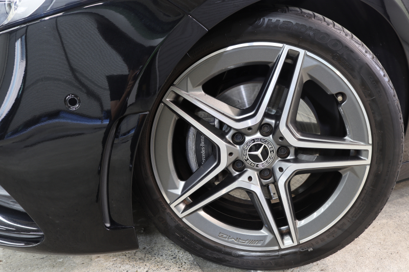 メルセデスベンツ Aクラス A180ｽﾀｲﾙ AMGﾗｲﾝ AMGﾚｻﾞｰｴｸｽｸﾙｰｼﾌﾞ&ｱﾄﾞﾊﾞﾝｽﾄﾞ&ﾚｰﾀﾞｰｾｰﾌﾃｨPKG　ｷｰﾚｽｺﾞｰ 灰/黒本革 ﾊﾟﾉﾗﾏSR ﾍｯﾄﾞｱｯﾌﾟD MBUXﾅﾋﾞTV ｽﾏﾎ連携 ｱﾄﾞﾊﾞﾝｽﾄﾞｻｳﾝﾄﾞ 360ｶﾒﾗ PTS LEDﾗｲﾄ AMGｴｱﾛ&18AW 7AT　2年保証