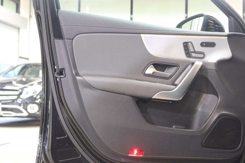 メルセデスベンツ Aクラス A180ｽﾀｲﾙ AMGﾗｲﾝ AMGﾚｻﾞｰｴｸｽｸﾙｰｼﾌﾞ&ｱﾄﾞﾊﾞﾝｽﾄﾞ&ﾚｰﾀﾞｰｾｰﾌﾃｨPKG　ｷｰﾚｽｺﾞｰ 灰/黒本革 ﾊﾟﾉﾗﾏSR ﾍｯﾄﾞｱｯﾌﾟD MBUXﾅﾋﾞTV ｽﾏﾎ連携 ｱﾄﾞﾊﾞﾝｽﾄﾞｻｳﾝﾄﾞ 360ｶﾒﾗ PTS LEDﾗｲﾄ AMGｴｱﾛ&18AW 7AT　2年保証