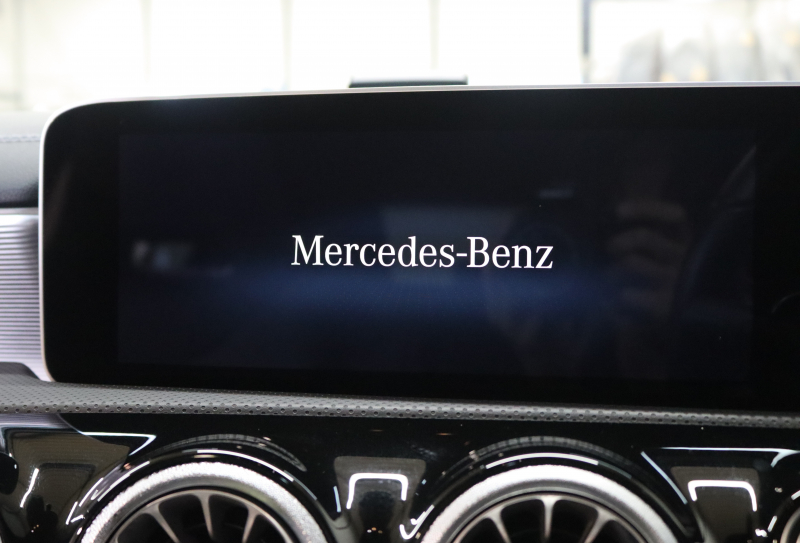 メルセデスベンツ Aクラス A180ｽﾀｲﾙ AMGﾗｲﾝ AMGﾚｻﾞｰｴｸｽｸﾙｰｼﾌﾞ&ｱﾄﾞﾊﾞﾝｽﾄﾞ&ﾚｰﾀﾞｰｾｰﾌﾃｨPKG　ｷｰﾚｽｺﾞｰ 灰/黒本革 ﾊﾟﾉﾗﾏSR ﾍｯﾄﾞｱｯﾌﾟD MBUXﾅﾋﾞTV ｽﾏﾎ連携 ｱﾄﾞﾊﾞﾝｽﾄﾞｻｳﾝﾄﾞ 360ｶﾒﾗ PTS LEDﾗｲﾄ AMGｴｱﾛ&18AW 7AT　2年保証