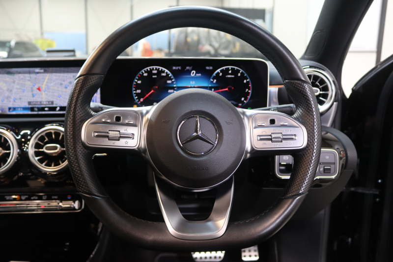 メルセデスベンツ Aクラス A180ｽﾀｲﾙ AMGﾗｲﾝ AMGﾚｻﾞｰｴｸｽｸﾙｰｼﾌﾞ&ｱﾄﾞﾊﾞﾝｽﾄﾞ&ﾚｰﾀﾞｰｾｰﾌﾃｨPKG　ｷｰﾚｽｺﾞｰ 灰/黒本革 ﾊﾟﾉﾗﾏSR ﾍｯﾄﾞｱｯﾌﾟD MBUXﾅﾋﾞTV ｽﾏﾎ連携 ｱﾄﾞﾊﾞﾝｽﾄﾞｻｳﾝﾄﾞ 360ｶﾒﾗ PTS LEDﾗｲﾄ AMGｴｱﾛ&18AW 7AT　2年保証