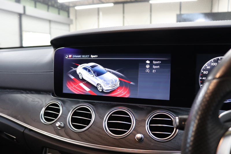 メルセデスベンツ Eクラス E250 AVG ｽﾎﾟｰﾂ ﾚｻﾞｰ&ﾚｰﾀﾞｰｾｰﾌﾃｨPKG　1ｵｰﾅｰ ｷｰﾚｽｺﾞｰ 黒本革 HDDﾅﾋﾞTV ｽﾏﾎ連携 ﾌﾞﾙﾒｽﾀｰ 360ｶﾒﾗ PTS LEDﾗｲﾄ 自動ﾄﾗﾝｸ ﾊﾝｽﾞﾌﾘｰA AMGｴｱﾛ&19AW ﾀﾞｲﾅﾐｯｸS 9AT　2年保証