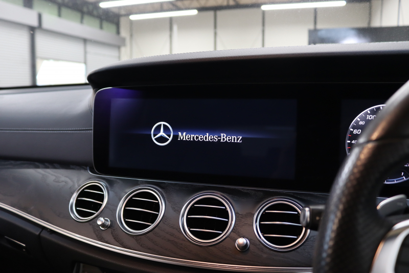 メルセデスベンツ Eクラス E250 AVG ｽﾎﾟｰﾂ ﾚｻﾞｰ&ﾚｰﾀﾞｰｾｰﾌﾃｨPKG　1ｵｰﾅｰ ｷｰﾚｽｺﾞｰ 黒本革 HDDﾅﾋﾞTV ｽﾏﾎ連携 ﾌﾞﾙﾒｽﾀｰ 360ｶﾒﾗ PTS LEDﾗｲﾄ 自動ﾄﾗﾝｸ ﾊﾝｽﾞﾌﾘｰA AMGｴｱﾛ&19AW ﾀﾞｲﾅﾐｯｸS 9AT　2年保証