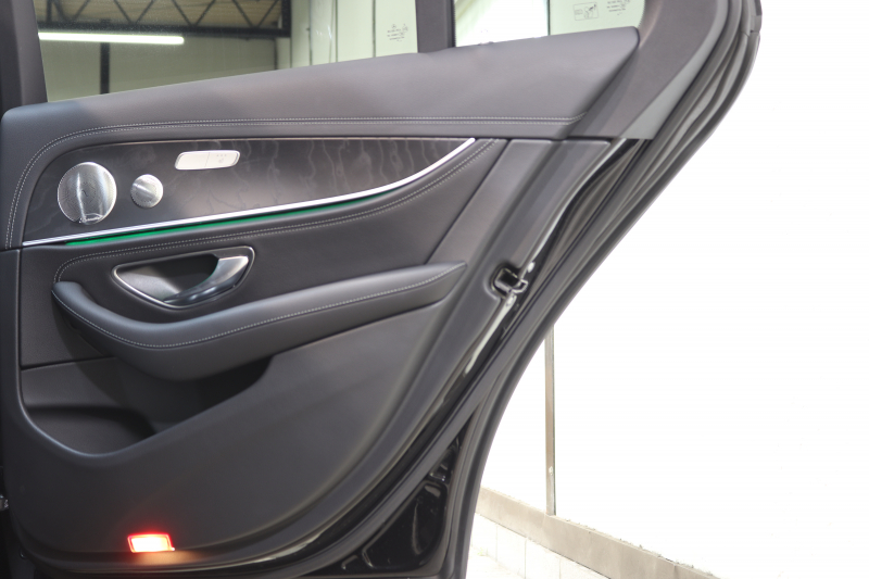 メルセデスベンツ Eクラス E200 AVG ｽﾎﾟｰﾂ ﾚｻﾞｰ&ﾚｰﾀﾞｰｾｰﾌﾃｨPKG　ｷｰﾚｽｺﾞｰ 黒本革 HDDﾅﾋﾞTV&ｷｬﾝｾﾗｰ ｽﾏﾎ連携 ﾌﾞﾙﾒｽﾀｰ 360ｶﾒﾗ PTS LEDﾗｲﾄ 自動ﾄﾗﾝｸ AMGｴｱﾛ&19AW ﾀﾞｲﾅﾐｯｸS 9AT　2年保証