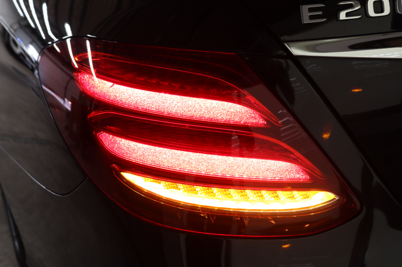 メルセデスベンツ Eクラス E200 AVG ｽﾎﾟｰﾂ ﾚｻﾞｰ&ﾚｰﾀﾞｰｾｰﾌﾃｨPKG　ｷｰﾚｽｺﾞｰ 黒本革 HDDﾅﾋﾞTV&ｷｬﾝｾﾗｰ ｽﾏﾎ連携 ﾌﾞﾙﾒｽﾀｰ 360ｶﾒﾗ PTS LEDﾗｲﾄ 自動ﾄﾗﾝｸ AMGｴｱﾛ&19AW ﾀﾞｲﾅﾐｯｸS 9AT　2年保証