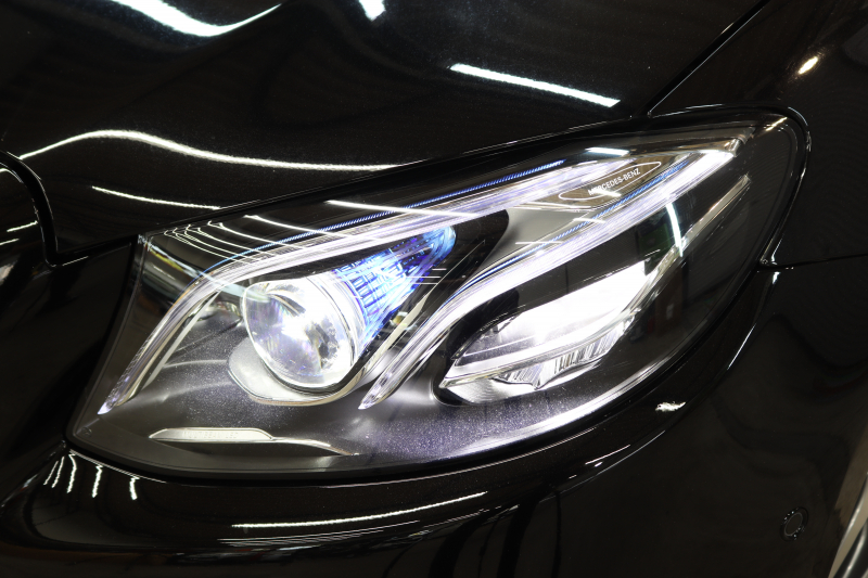 メルセデスベンツ Eクラス E200 AVG ｽﾎﾟｰﾂ ﾚｻﾞｰ&ﾚｰﾀﾞｰｾｰﾌﾃｨPKG　ｷｰﾚｽｺﾞｰ 黒本革 HDDﾅﾋﾞTV&ｷｬﾝｾﾗｰ ｽﾏﾎ連携 ﾌﾞﾙﾒｽﾀｰ 360ｶﾒﾗ PTS LEDﾗｲﾄ 自動ﾄﾗﾝｸ AMGｴｱﾛ&19AW ﾀﾞｲﾅﾐｯｸS 9AT　2年保証