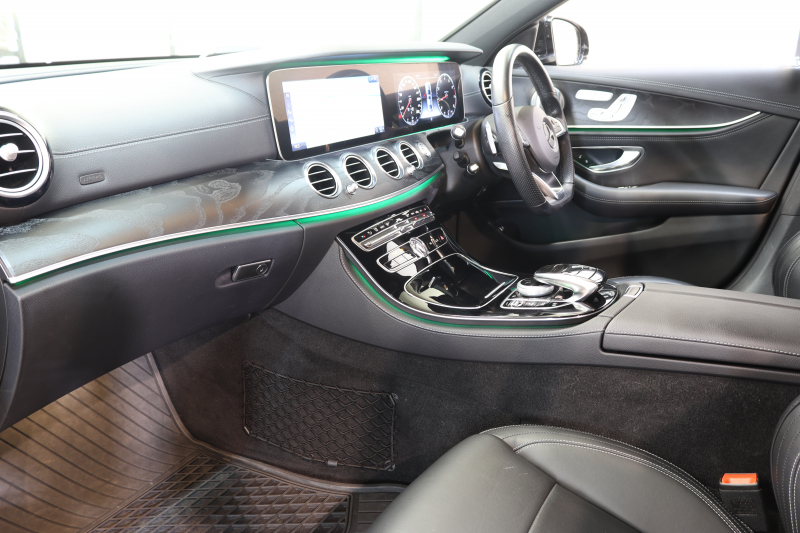 メルセデスベンツ Eクラス E200 AVG ｽﾎﾟｰﾂ ﾚｻﾞｰ&ﾚｰﾀﾞｰｾｰﾌﾃｨPKG　ｷｰﾚｽｺﾞｰ 黒本革 HDDﾅﾋﾞTV&ｷｬﾝｾﾗｰ ｽﾏﾎ連携 ﾌﾞﾙﾒｽﾀｰ 360ｶﾒﾗ PTS LEDﾗｲﾄ 自動ﾄﾗﾝｸ AMGｴｱﾛ&19AW ﾀﾞｲﾅﾐｯｸS 9AT　2年保証