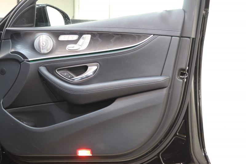 メルセデスベンツ Eクラス E200 AVG ｽﾎﾟｰﾂ ﾚｻﾞｰ&ﾚｰﾀﾞｰｾｰﾌﾃｨPKG　ｷｰﾚｽｺﾞｰ 黒本革 HDDﾅﾋﾞTV&ｷｬﾝｾﾗｰ ｽﾏﾎ連携 ﾌﾞﾙﾒｽﾀｰ 360ｶﾒﾗ PTS LEDﾗｲﾄ 自動ﾄﾗﾝｸ AMGｴｱﾛ&19AW ﾀﾞｲﾅﾐｯｸS 9AT　2年保証