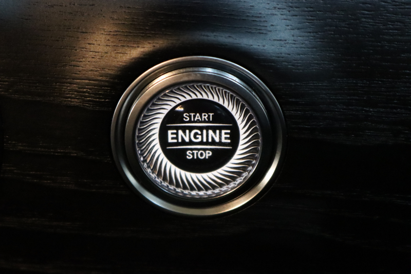 メルセデスベンツ Eクラス E200 AVG ｽﾎﾟｰﾂ ﾚｻﾞｰ&ﾚｰﾀﾞｰｾｰﾌﾃｨPKG　ｷｰﾚｽｺﾞｰ 黒本革 HDDﾅﾋﾞTV&ｷｬﾝｾﾗｰ ｽﾏﾎ連携 ﾌﾞﾙﾒｽﾀｰ 360ｶﾒﾗ PTS LEDﾗｲﾄ 自動ﾄﾗﾝｸ AMGｴｱﾛ&19AW ﾀﾞｲﾅﾐｯｸS 9AT　2年保証