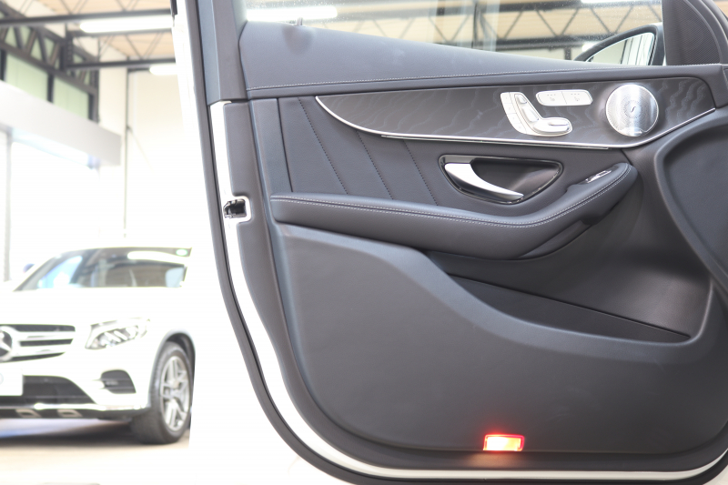 メルセデスベンツ GLC GLC300 4MATIC AMGﾗｲﾝ ﾚｻﾞｰｴｸｽｸﾙｰｼﾌﾞ&ﾚｰﾀﾞｰｾｰﾌﾃｨPKG　後期 ｷｰﾚｽｺﾞｰ 黒本革 ﾍﾞﾝﾁﾚｰﾀｰ ﾊﾟﾉﾗﾏSR ﾍｯﾄﾞｱｯﾌﾟD MBUXﾅﾋﾞTV BT音楽 ﾌﾞﾙﾒｽﾀｰ 360ｶﾒﾗ PTS LEDﾗｲﾄ 自動Rｹﾞｰﾄ ﾊﾝｽﾞﾌﾘｰA AMGｴｱﾛ&20AW ｴｱｻｽ 9AT　2年保証