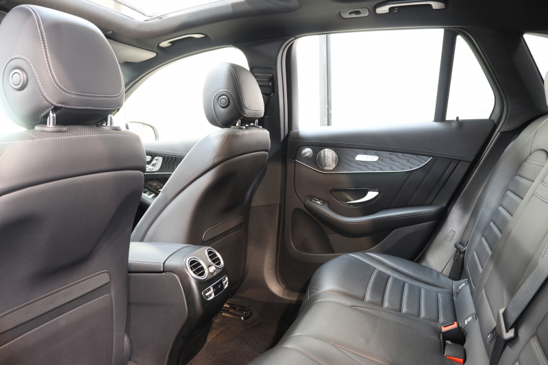 メルセデスベンツ GLC GLC300 4MATIC AMGﾗｲﾝ ﾚｻﾞｰｴｸｽｸﾙｰｼﾌﾞ&ﾚｰﾀﾞｰｾｰﾌﾃｨPKG　後期 ｷｰﾚｽｺﾞｰ 黒本革 ﾍﾞﾝﾁﾚｰﾀｰ ﾊﾟﾉﾗﾏSR ﾍｯﾄﾞｱｯﾌﾟD MBUXﾅﾋﾞTV BT音楽 ﾌﾞﾙﾒｽﾀｰ 360ｶﾒﾗ PTS LEDﾗｲﾄ 自動Rｹﾞｰﾄ ﾊﾝｽﾞﾌﾘｰA AMGｴｱﾛ&20AW ｴｱｻｽ 9AT　2年保証