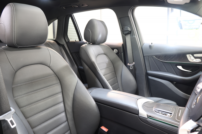 メルセデスベンツ GLC GLC300 4MATIC AMGﾗｲﾝ ﾚｻﾞｰｴｸｽｸﾙｰｼﾌﾞ&ﾚｰﾀﾞｰｾｰﾌﾃｨPKG　後期 ｷｰﾚｽｺﾞｰ 黒本革 ﾍﾞﾝﾁﾚｰﾀｰ ﾊﾟﾉﾗﾏSR ﾍｯﾄﾞｱｯﾌﾟD MBUXﾅﾋﾞTV BT音楽 ﾌﾞﾙﾒｽﾀｰ 360ｶﾒﾗ PTS LEDﾗｲﾄ 自動Rｹﾞｰﾄ ﾊﾝｽﾞﾌﾘｰA AMGｴｱﾛ&20AW ｴｱｻｽ 9AT　2年保証