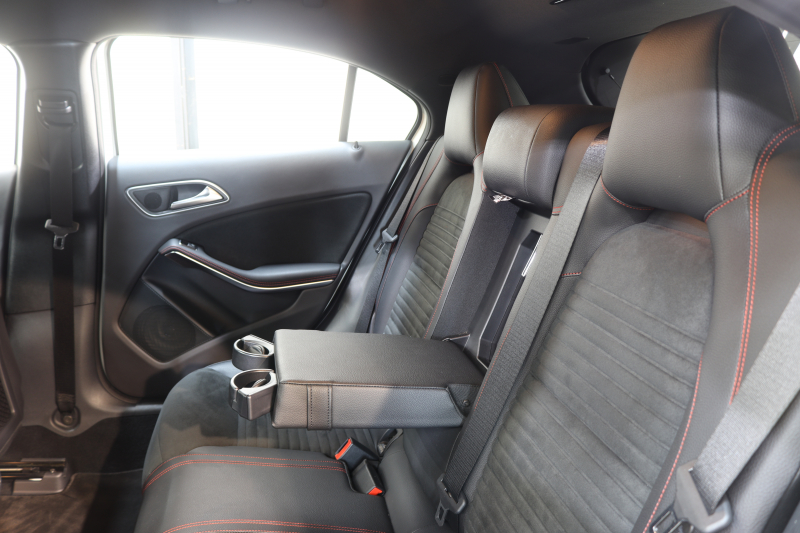 メルセデスベンツ Aクラス A180ｽﾎﾟｰﾂ ﾍﾞｰｼｯｸ&ﾚｰﾀﾞｰｾｰﾌﾃｨPKG　後期 ｷｰﾚｽｺﾞｰ ﾚｻﾞｰDINAMICAｼｰﾄ ｼｰﾄﾋｰﾀｰ HDDﾅﾋﾞTV BT音楽 ﾊﾞｯｸｶﾒﾗ PTS LEDﾗｲﾄ AMGｴｱﾛ&18AW ﾀﾞｲﾅﾐｯｸS 7AT　2年保証