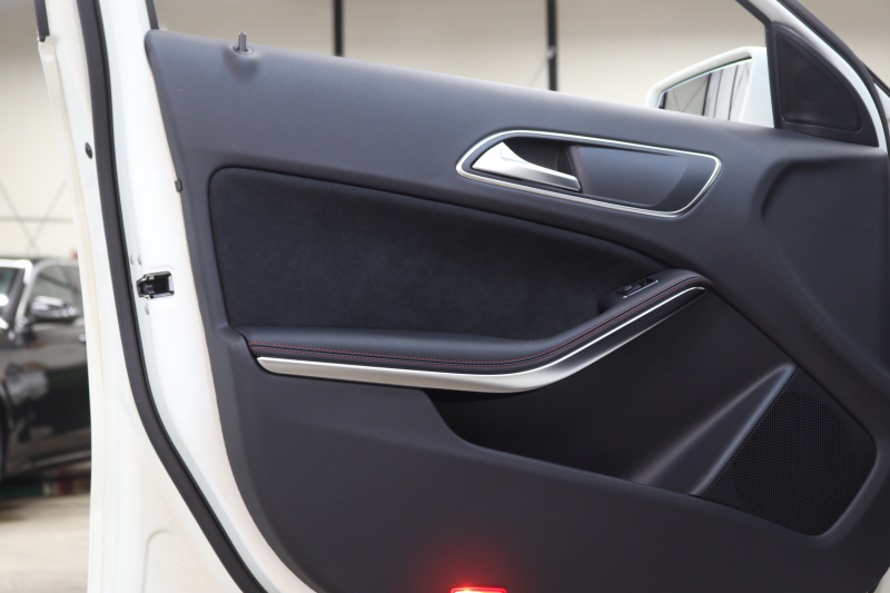 メルセデスベンツ Aクラス A180ｽﾎﾟｰﾂ ﾍﾞｰｼｯｸ&ﾚｰﾀﾞｰｾｰﾌﾃｨPKG　後期 ｷｰﾚｽｺﾞｰ ﾚｻﾞｰDINAMICAｼｰﾄ ｼｰﾄﾋｰﾀｰ HDDﾅﾋﾞTV BT音楽 ﾊﾞｯｸｶﾒﾗ PTS LEDﾗｲﾄ AMGｴｱﾛ&18AW ﾀﾞｲﾅﾐｯｸS 7AT　2年保証