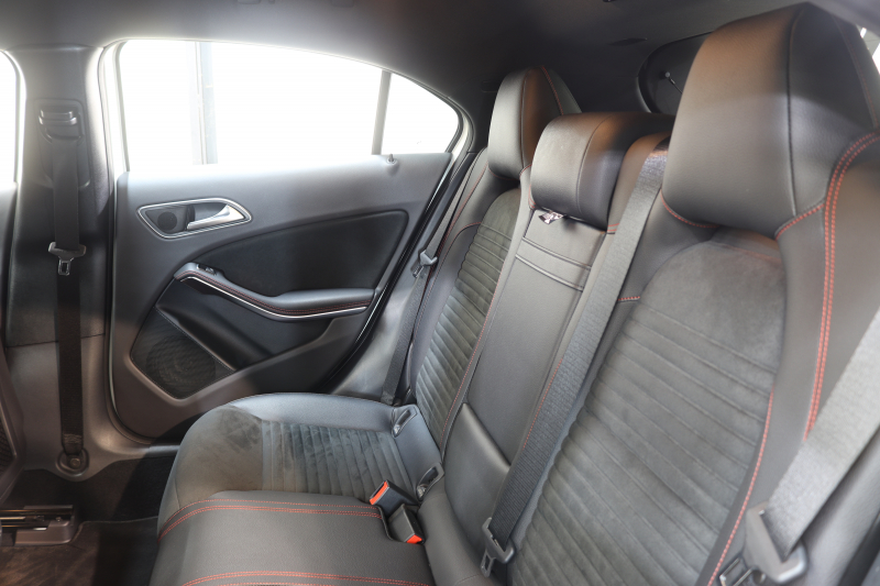 メルセデスベンツ Aクラス A180ｽﾎﾟｰﾂ ﾍﾞｰｼｯｸ&ﾚｰﾀﾞｰｾｰﾌﾃｨPKG　後期 ｷｰﾚｽｺﾞｰ ﾚｻﾞｰDINAMICAｼｰﾄ ｼｰﾄﾋｰﾀｰ HDDﾅﾋﾞTV BT音楽 ﾊﾞｯｸｶﾒﾗ PTS LEDﾗｲﾄ AMGｴｱﾛ&18AW ﾀﾞｲﾅﾐｯｸS 7AT　2年保証