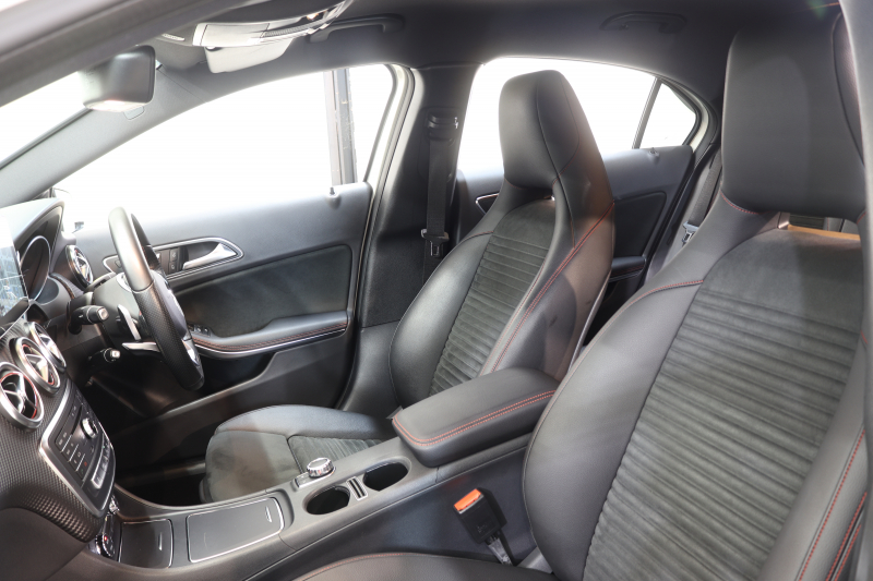 メルセデスベンツ Aクラス A180ｽﾎﾟｰﾂ ﾍﾞｰｼｯｸ&ﾚｰﾀﾞｰｾｰﾌﾃｨPKG　後期 ｷｰﾚｽｺﾞｰ ﾚｻﾞｰDINAMICAｼｰﾄ ｼｰﾄﾋｰﾀｰ HDDﾅﾋﾞTV BT音楽 ﾊﾞｯｸｶﾒﾗ PTS LEDﾗｲﾄ AMGｴｱﾛ&18AW ﾀﾞｲﾅﾐｯｸS 7AT　2年保証